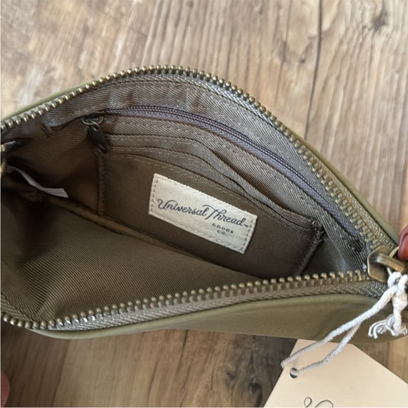 New with tags Universal Thread Olive Wristlet - Picture 3 of 3